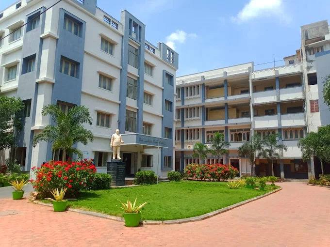 Chevalier T. Thomas Elizabeth College for Women