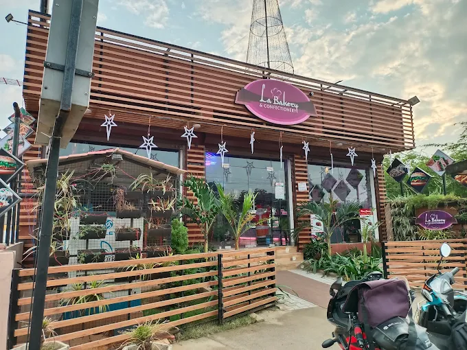 La Bakery & Confectionery