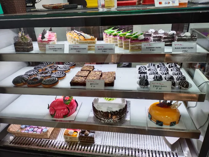 Tuyet Saigon Cake Arts